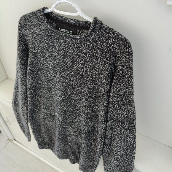 Amnesia Medium Gray Sweater for Fall Unisex Sized Medium - Picture 4 of 12